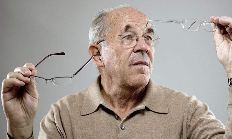 近視和老花大揭秘，看看你老后是否可以“脫鏡”