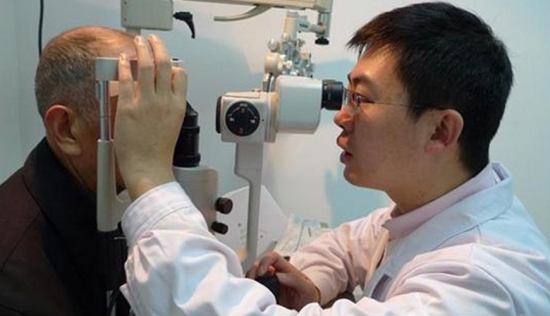 一副遠近清晰的老花鏡，全天配戴都不用摘的漸進多焦鏡