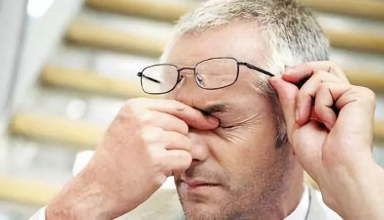 這幾種人，戴老花鏡一定要慎重！