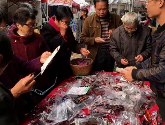 怎么佩戴老花鏡？驗(yàn)光 品牌 質(zhì)量 保養(yǎng)一個(gè)都不能少