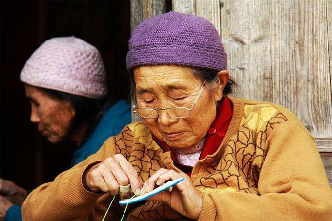 佩戴老花眼鏡，記住這四點，避免對眼睛造成傷害