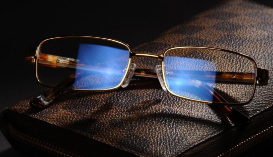 美麗島：一副遠(yuǎn)近清晰的老花鏡，全天配戴都不用摘的漸進(jìn)多焦鏡